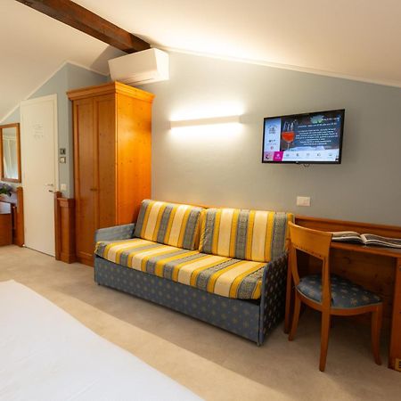 Hotel Locanda Al Pomo D'Oro ชิวีดาเล เดล ฟรีอูลี ภายนอก รูปภาพ