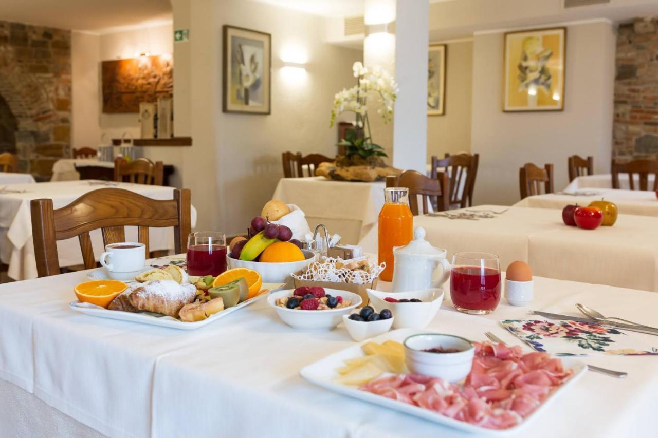Hotel Locanda Al Pomo D'Oro ชิวีดาเล เดล ฟรีอูลี ภายนอก รูปภาพ