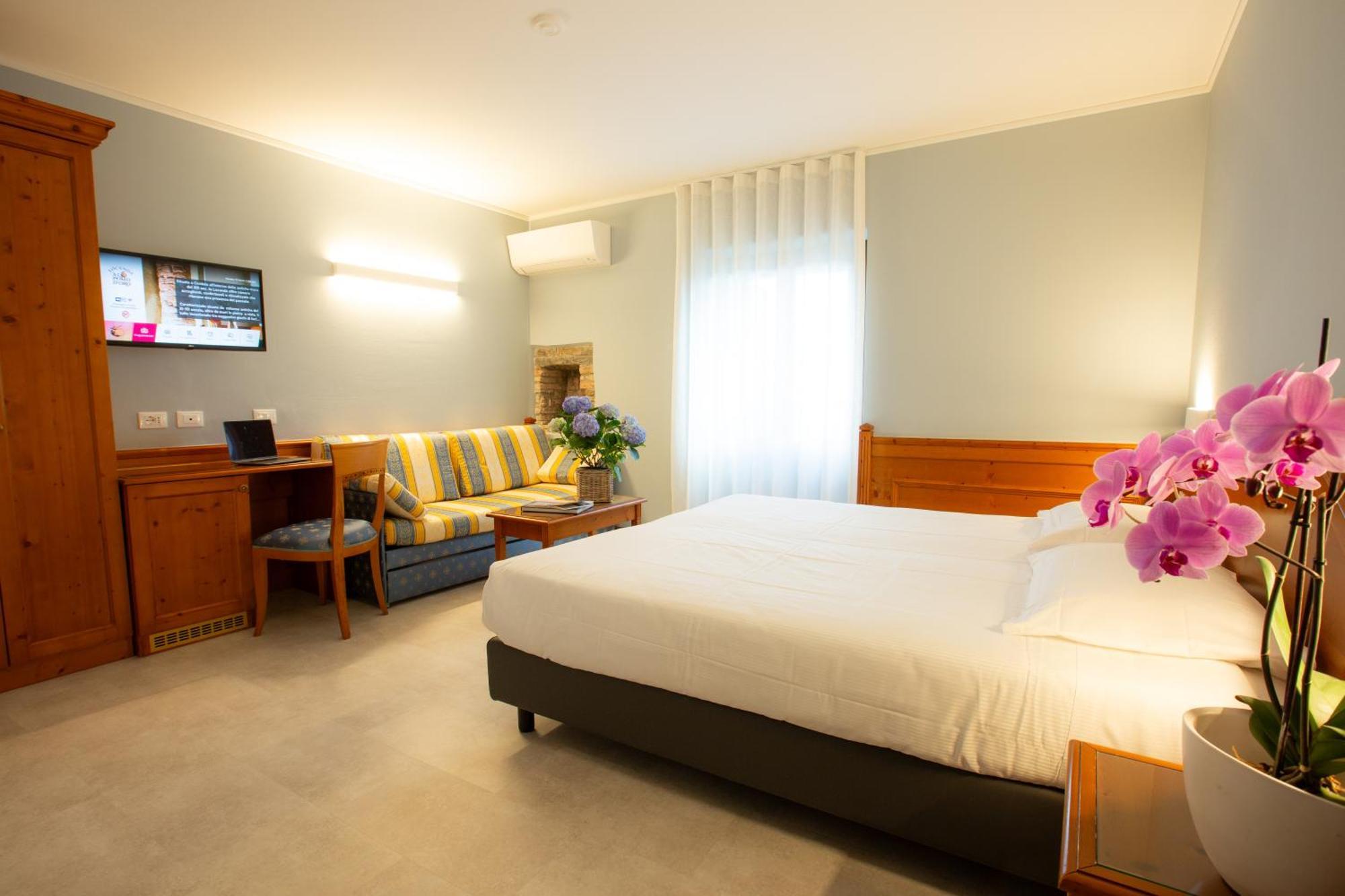 Hotel Locanda Al Pomo D'Oro ชิวีดาเล เดล ฟรีอูลี ภายนอก รูปภาพ