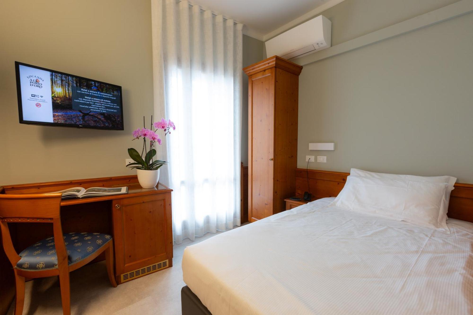 Hotel Locanda Al Pomo D'Oro ชิวีดาเล เดล ฟรีอูลี ภายนอก รูปภาพ