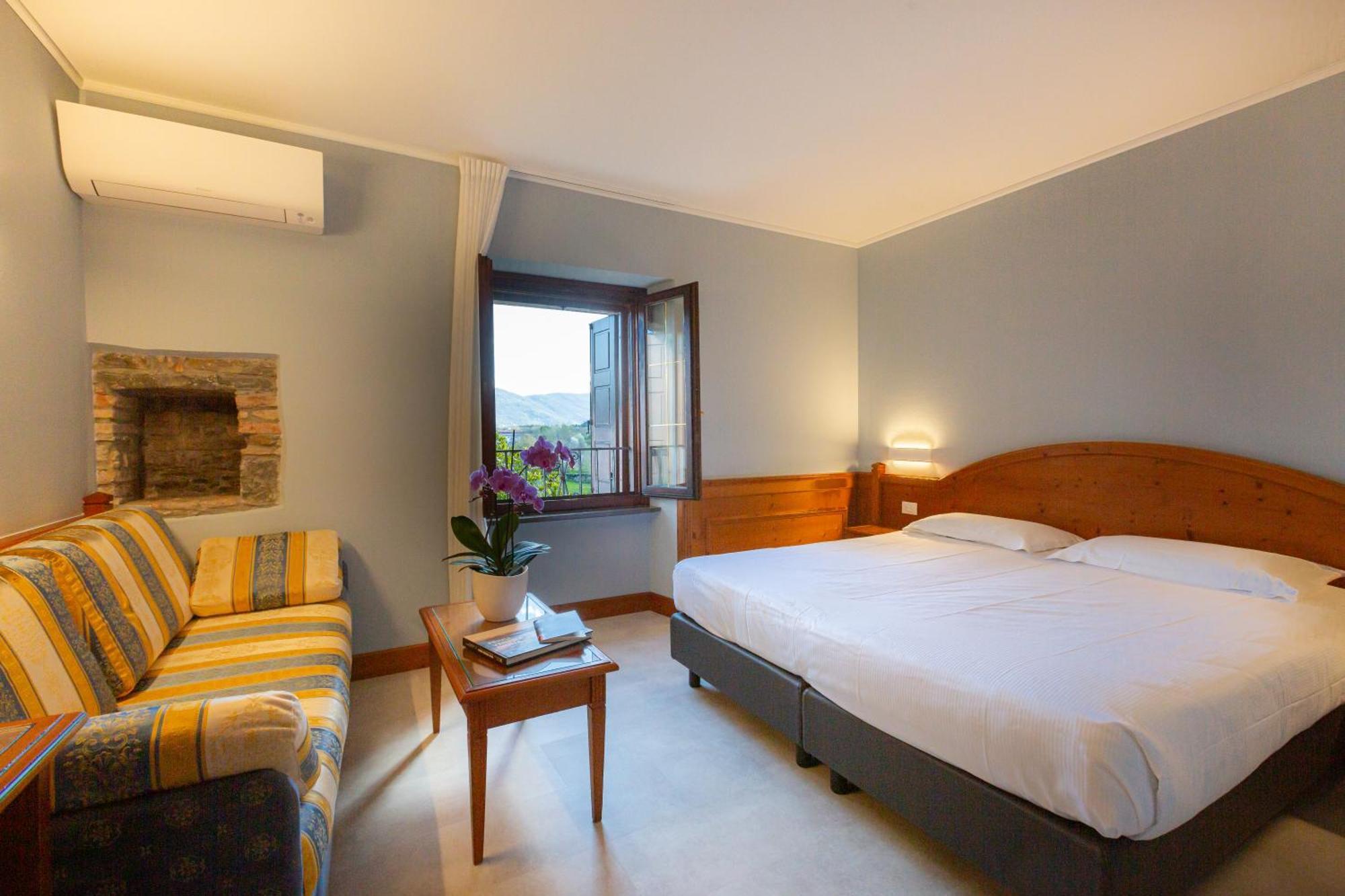 Hotel Locanda Al Pomo D'Oro ชิวีดาเล เดล ฟรีอูลี ภายนอก รูปภาพ
