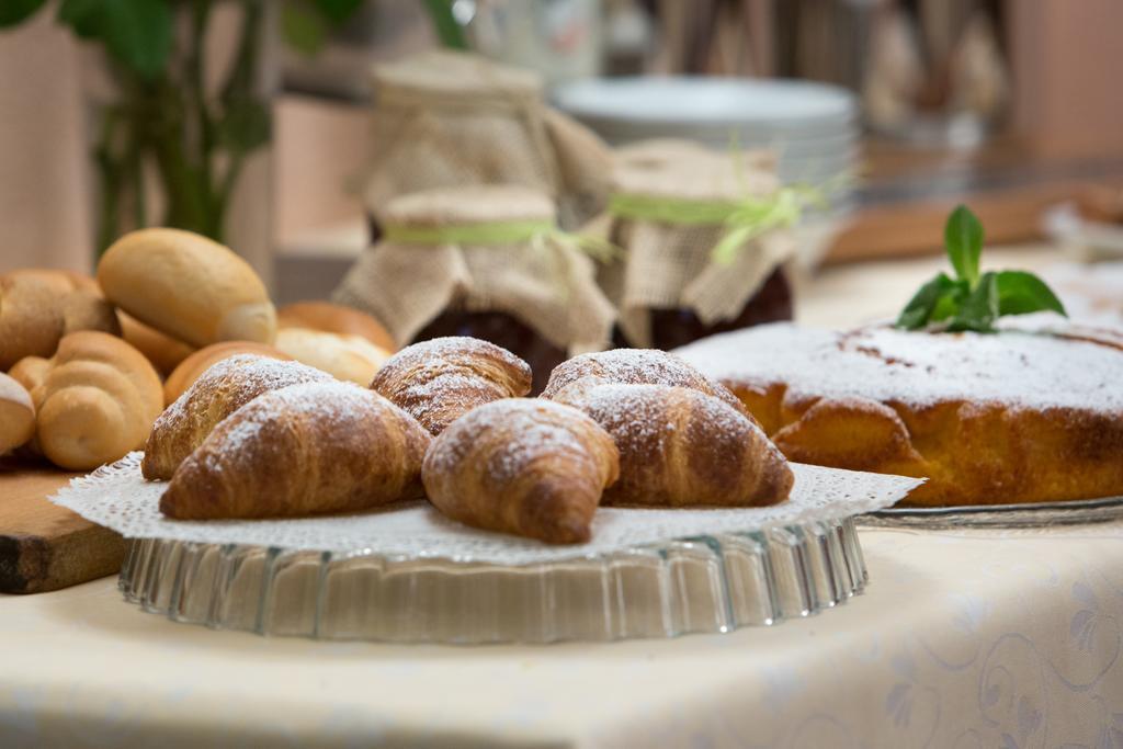 Hotel Locanda Al Pomo D'Oro ชิวีดาเล เดล ฟรีอูลี ภายนอก รูปภาพ